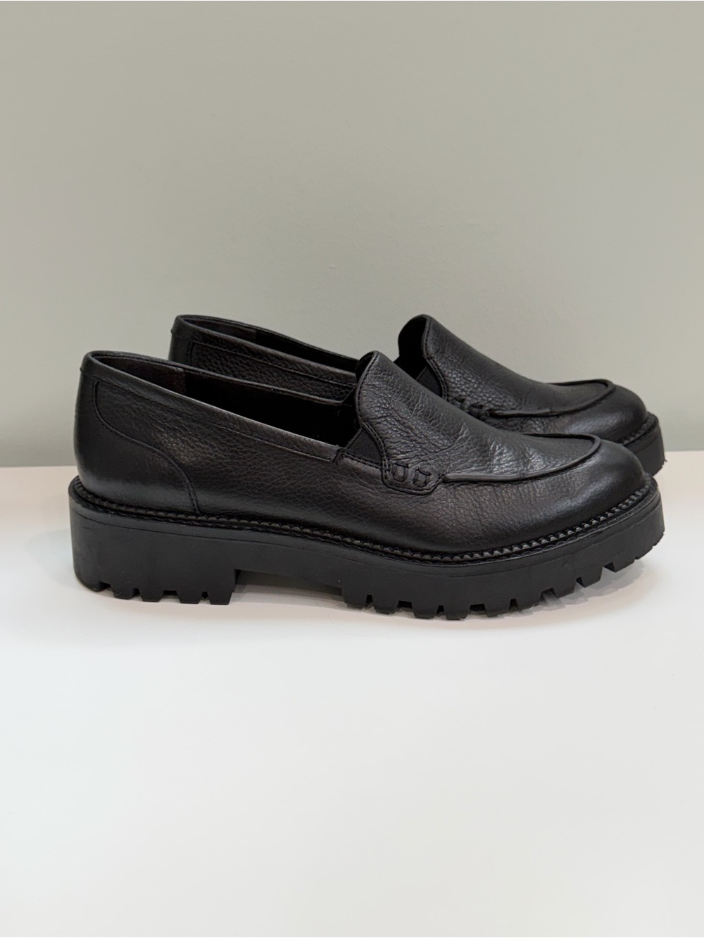 Caslon Black Leather Loafers Womens 8 Chunky Lug Sole Platform Water Resistant - Picture 1 of 12